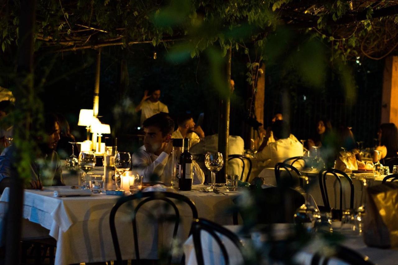 Amare Ristorante Locanda Certosa di Pavia Exterior photo