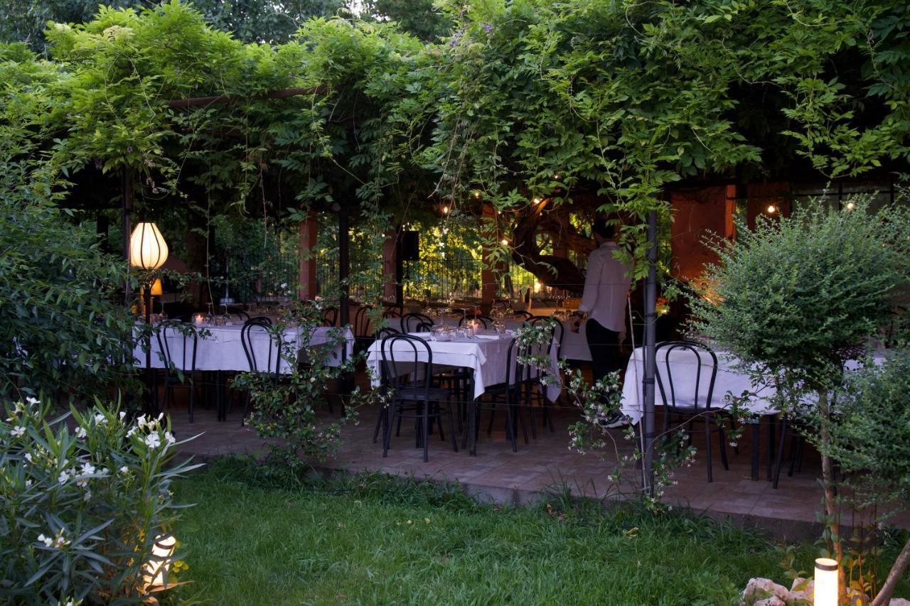 Amare Ristorante Locanda Certosa di Pavia Exterior photo